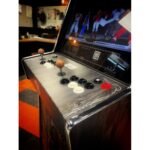 Borne d’arcade multi-jeux rétro – Écran 22″, PandoraBox GX 4300 jeux, 2 joueurs – Design noir inspiré années 80 – Image 7